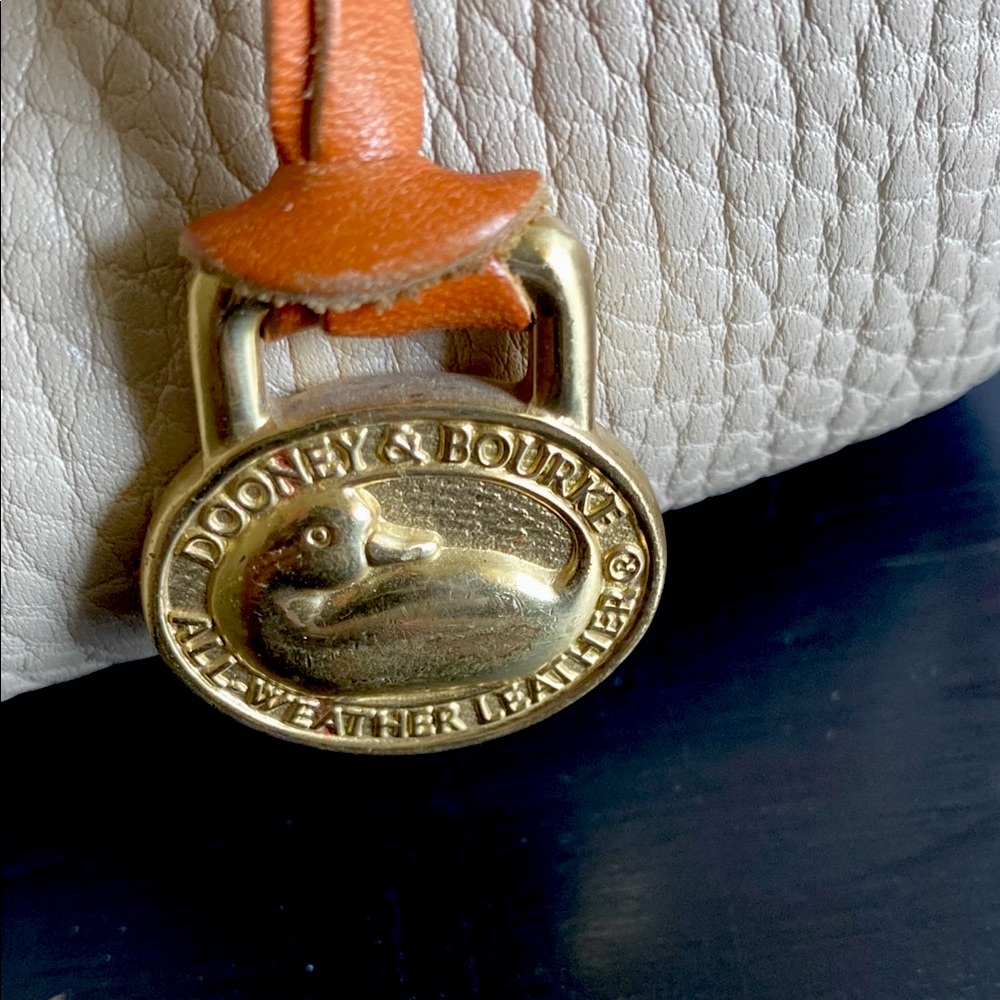 Dooney & Bourke Orange and Cream Leather Bag - Picture 4 of 12